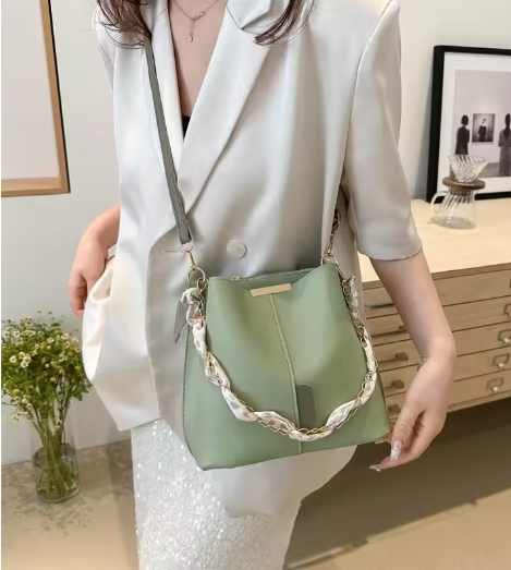 Amara Bucket Chain Bag (Green)