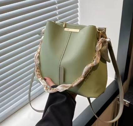 Amara Bucket Chain Bag (Green)
