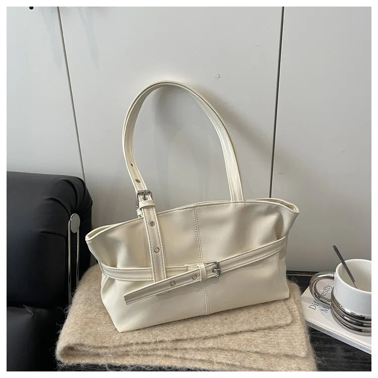 Éloise Buckled Shoulder Bag - Classic Black
