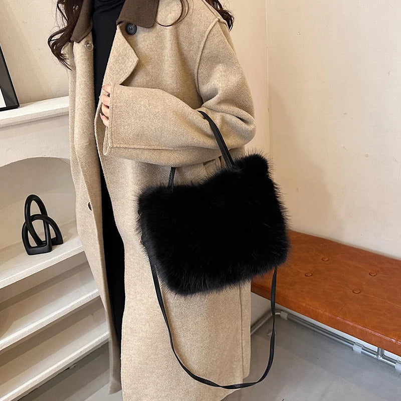 Luna Plush Tote (Black)