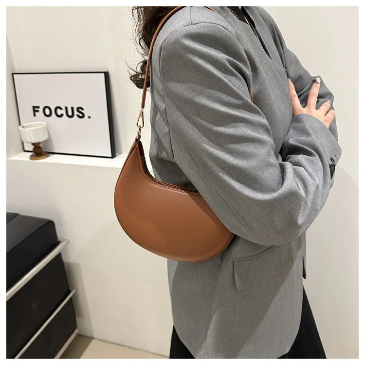 Luné Crescent Bag - Brown