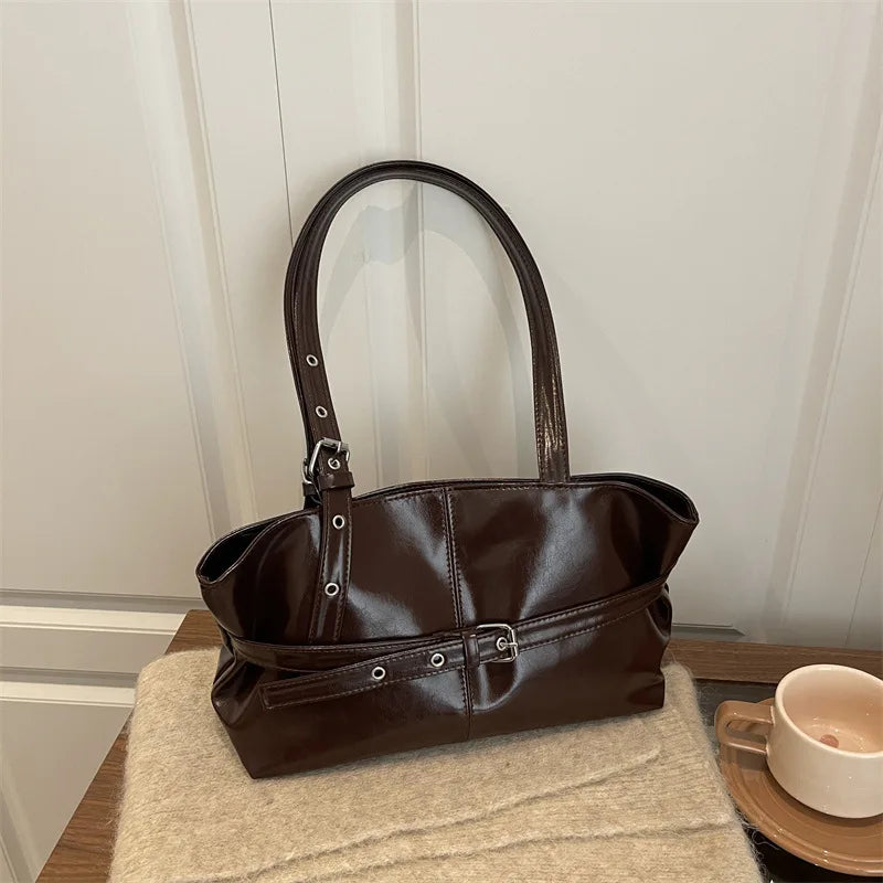 Éloise Buckled Shoulder Bag - Espresso Brown