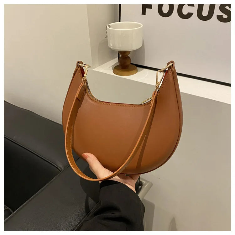 Luné Crescent Bag - Brown