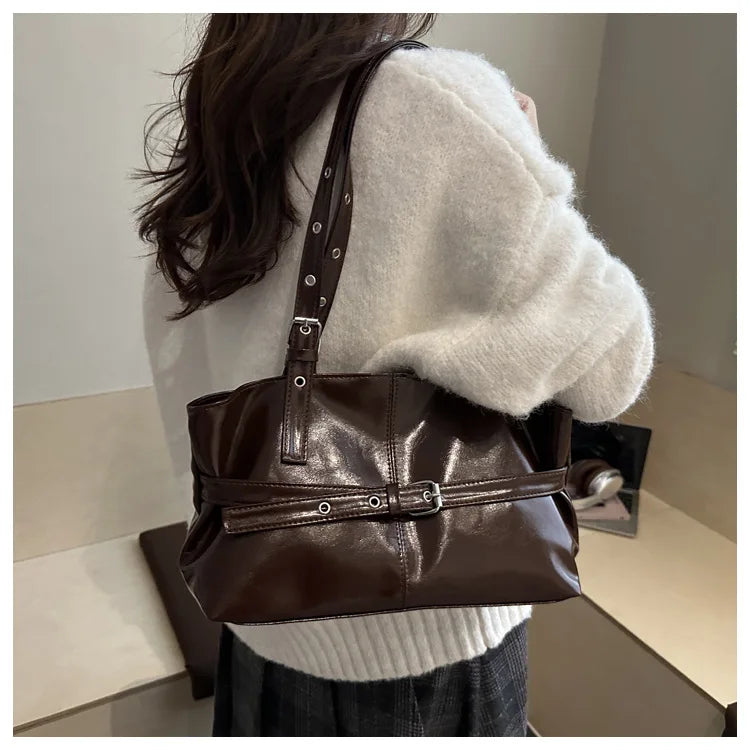 Éloise Buckled Shoulder Bag - Espresso Brown