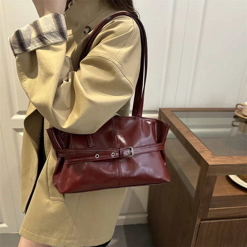 Éloise Buckled Shoulder Bag - Vintage Wine Red