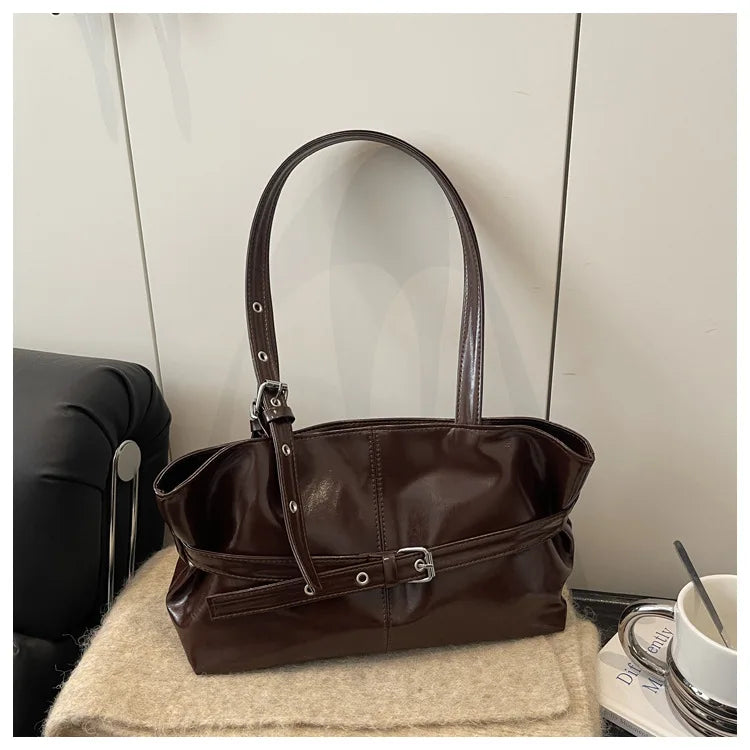 Éloise Buckled Shoulder Bag - Classic Black