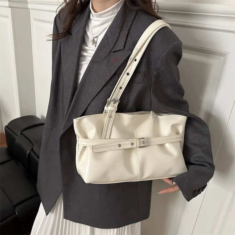 Éloise Buckled Shoulder Bag - Ivory Cream
