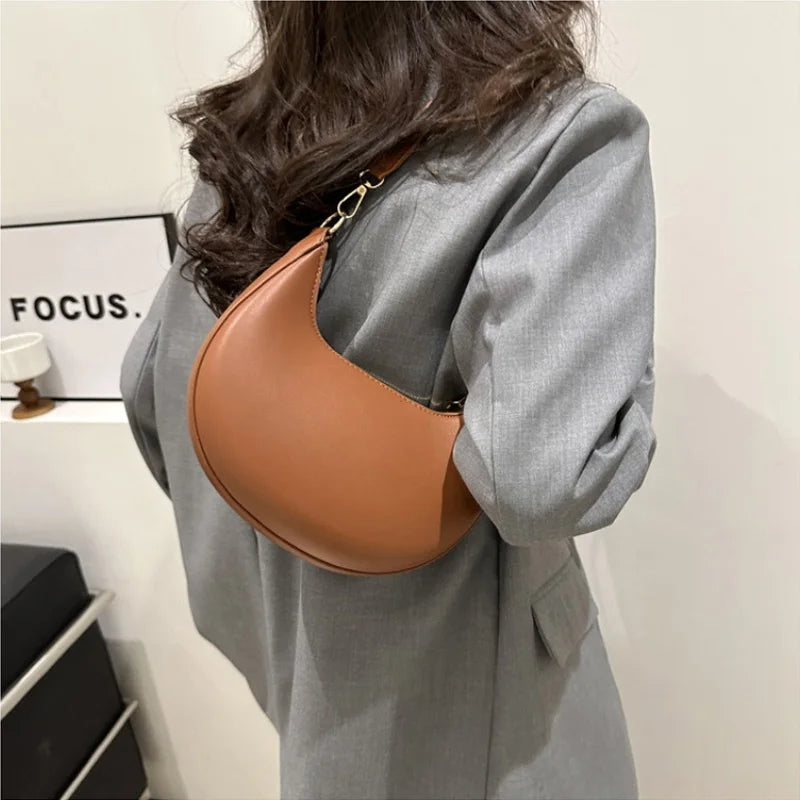 Luné Crescent Bag - Brown