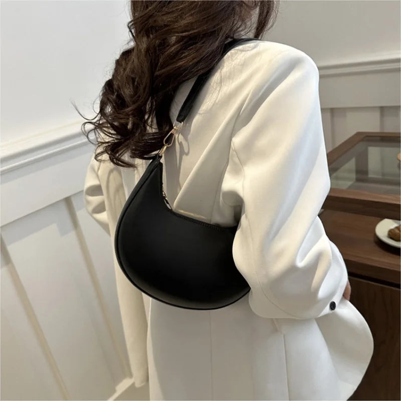 Luné Crescent Bag - Black