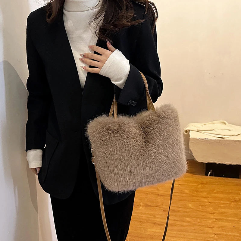 Luna Plush Tote (Coffee)